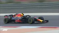 Daniel Ricciardo, membukukan waktu lap tercepat 1 menit 31,060 detik pada latihan bebas pertama F1 GP Bahrain, Jumat (6/4/2018). (Twiiter/F1)