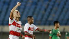 Bek Madura United, Jaimerson Xavier melakukan selebrasi usai mencetak gol kedua timnya ke gawang PSS Sleman dalam laga Grup C Piala Menpora 2021 di Stadion Si Jalak Harupat, Bandung, Selasa (23/3/2021). Madura United menang 2-1 atas PSS Sleman. (Bola.com/M Iqbal Ichsan)