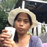 WNI asal Jember pemikil akun YouTube PacapaRia Channel +1 menceritakan kesehariannya hidup di gubuk tengah hutan di Inggris