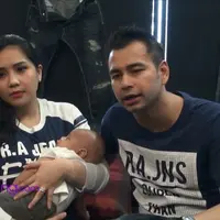 Saat ini, Raffi Ahmad berusaha bekerja semaksimal mungkin untuk membangun bisnis dalam segala bidang. Hal itu Raffi lakukan, demi kesejahteraan keluarganya di masa yang akan datang, ia tak mau sang buah hati bekerja keras seperti halnya yang ia lakuk...