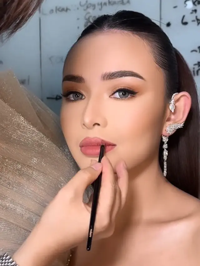 7 Potret Amanda Manopo di Showcase Film Bila Esok Ibu Tiada Ini Banjir Pujian