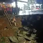 Halaman parkir pertokoan GDC ambles usai hujan deras yang terjadi di Kota Depok. (Istimewa)