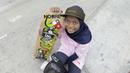 Atlet skateboard Indonesia, Bunga Nyimas Cinta, berpose usai latihan di Skateboard Park, TMII, Jakarta, Sabtu (8/9/2018). Berhasil meraih perunggu, Bunga Nyimas menjadi atlet termuda peraih medali di Asian Games 2018. (Bola.com/M Iqbal Ichsan)