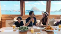 Liburan ke Labuan Bajo, Bunga Citra Lestari Nikmati Mewahnya Kapal Pinisi