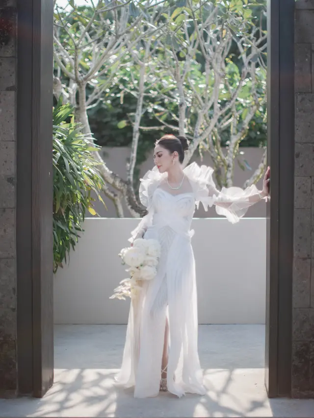 Adu Gaya Publik Figur Kenakan Heels. Dok. Regis Bridal Shoes