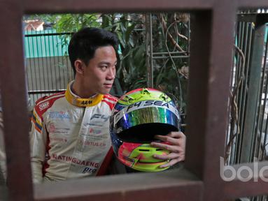 Presley menjadi juara umum Formula 4 SEA dengan mengalahkan dua rivalnya, Faine Kahia (Selandia Baru) dan Akash Gowda (India). (Bola.com/Nicklas Hanoatubun)