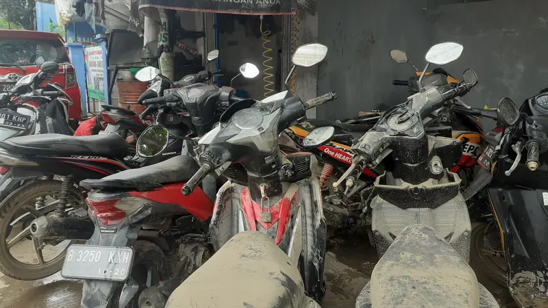 Bengkel Sampai Steam Motor di Bekasi Kebanjiran Rezeki