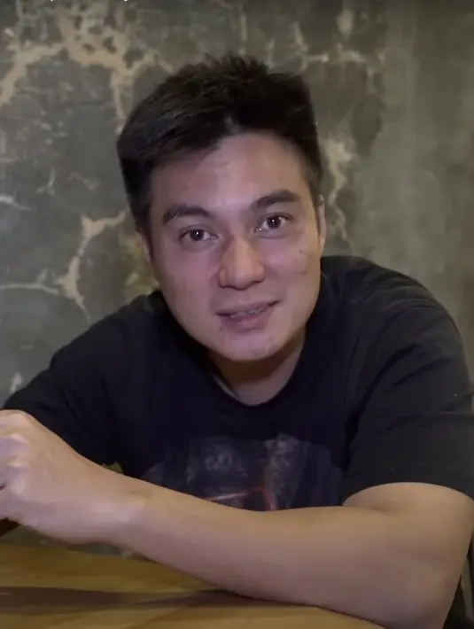 <p>Selain menyampaikan klarifikasi, Baim Wong membeberkan sejumlah fakta yang tak diketahui banyak orang dalam video yang diunggah di kanal YouTube Baim Paula, Senin (25/7/2022). Salah satunya, pertemuan suami Paula Verhoeven dengan empat &ldquo;ikon&rdquo; Citayam Fashion Week alias Citayem Fashion Week. Keempat &ldquo;ikon&rdquo; yang dimaksud yakni Kurma, Jeje Seblew, Bonge, dan Roy Citayam yang kini terkenal. (Foto: Dok. YouTube Baim Paula)</p>