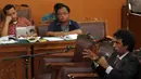 Pakar Hukum Tata Negara, Margarito Kamis memberikan kesaksian pada sidang lanjutan praperadilan status tersangka Komjen Budi Gunawan (BG) di PN Jakarta Selatan, Jakarta, Rabu (11/2/2015). (Liputan6.com/Helmi Fithriansyah)