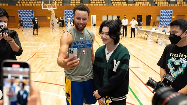 Stephen Curry dan Suga BTS. (Foto: Twitter/ StephenCurry30)