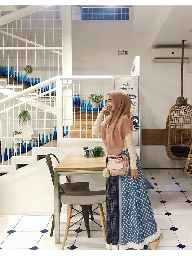Gaya Fashion Rahmi Idola Cilik, Simple dan Elegan