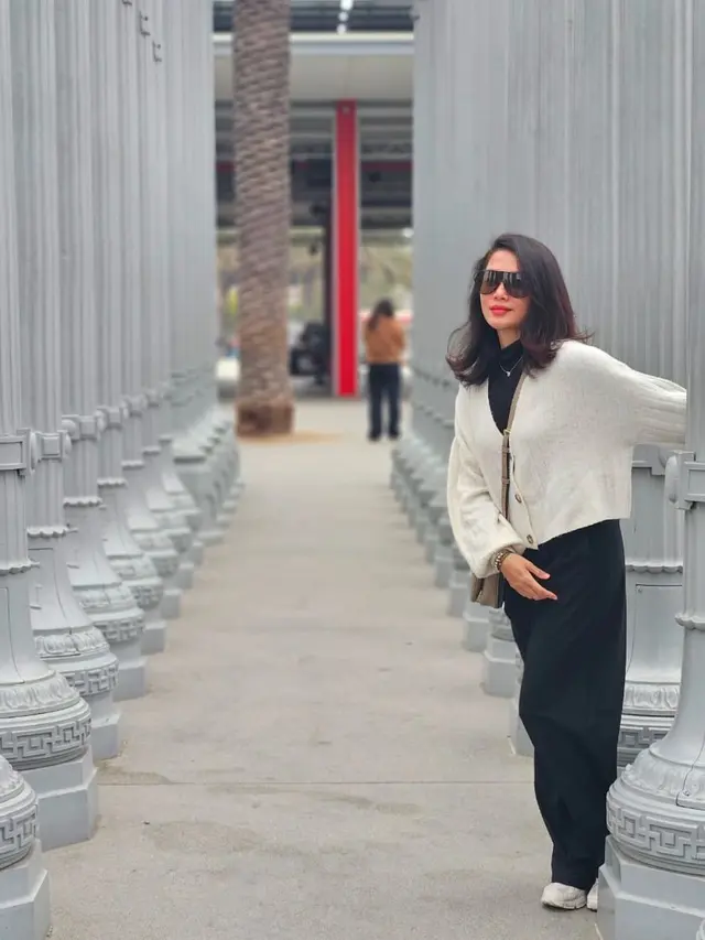Ussy Sulistiawaty Buktikan Awet Muda dengan Fashion yang Selalu On Point (Instagram/@ussypratama)