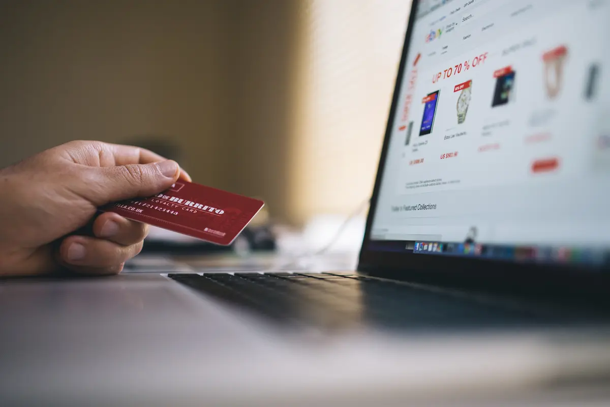 Membiasakan Diri Berbelanja Menggunakan E-Commerce