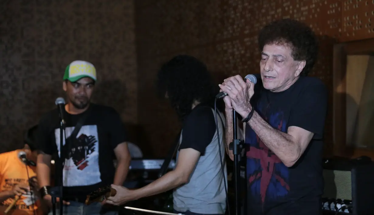 Hal ini juga diungkapkan oleh Iis sendiri, mereka ingin mengajak publik untuk mencintai Indonesia lewat lagu yang diciptakannya itu. Selain itu juga agar semangat nasionalisme juga akan selalu ada. (Adrian Putra/Bintang.com)