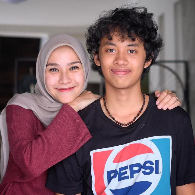 Zaskia Adya Mecca dan Barmastya Bhumi. (Foto: Instagram @zaskiadyamecca)