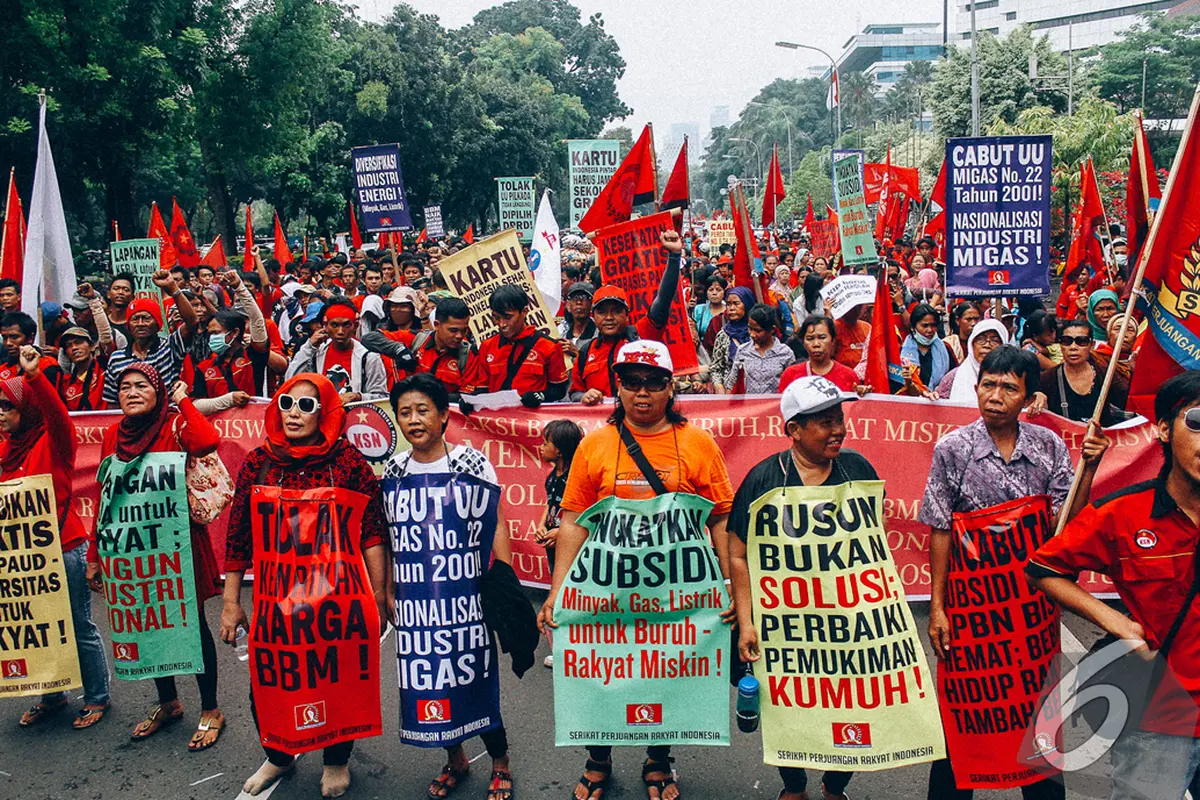 Tolak Kenaikan Harga BBM, Massa "Serbu" Istana Merdeka