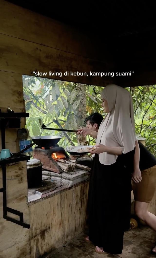 Momen Romantis di Tengah Kesederhanaan