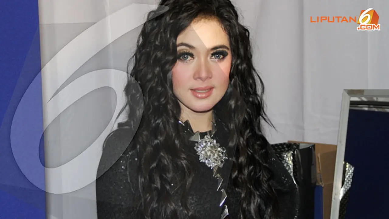 syahrini-130424c.jpg