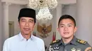 Mayor Teddy merupakan ajudan Prabowo sebagai Menteri Pertahanan, bertugas sejak tahun 2020. Sebelumnya, Mayor Teddy merupakan asisten ajudan Presiden Jokowi di tahun 2014 hingga 2019. [Foto: Instagram/tedskygallery]