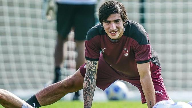 Sandro Tonali sudah berlatih dengan AC Milan setelah didatangkan dari Brescia dengan status pinjaman. (foto: instagram.com/sandrotonali)