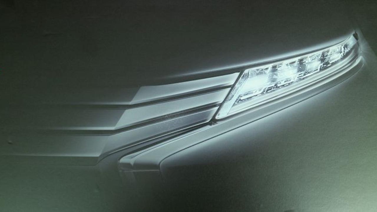 Teaser Mitsubishi Expander