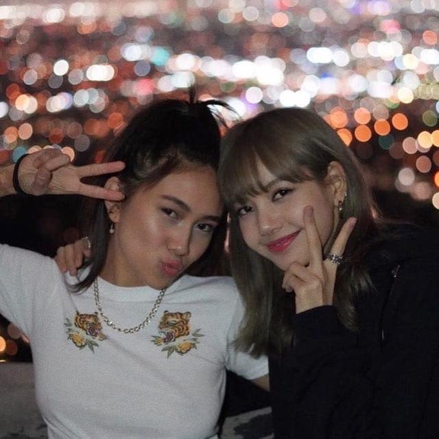 8 Potret Persahabatan Niki Zefanya dan Lisa Blackpink, Kembali Jadi Sorotan