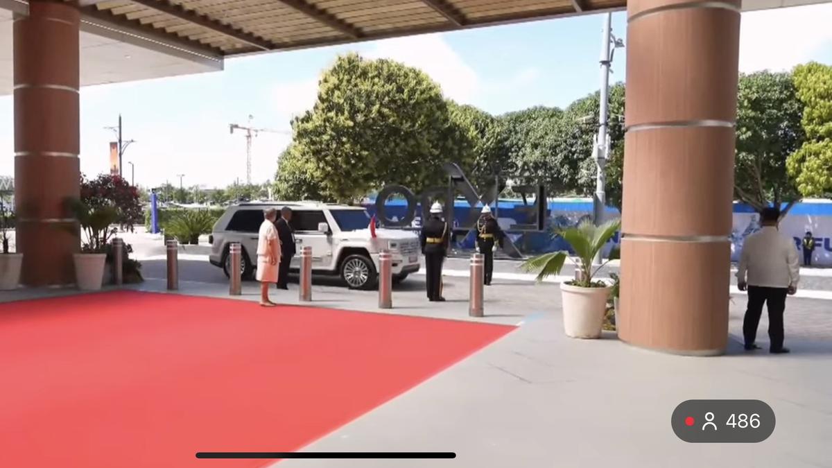 Gagahnya Maung Putih Presiden Prabowo Saat Tiba di KTT ke-48 ASEAN di Filipina