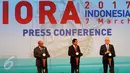 Ki-ka: Presiden Afrika Selatan Jacob Zuma, Presiden RI Joko Widodo dan PM Australia Malcom Turnbull saat memberikan keterangan pers terkait hasil KTT IORA 2017 di JCC, Jakarta, Selasa (7/3). (Liputan6.com/Angga Yuniar)