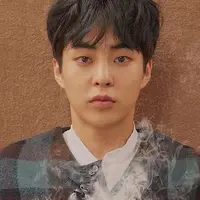 Xiumin, Chen, dan Baekhyun memang baru saja menggelar acara fansign dengan beberapa penggemar di Daegu. Di sela-sela acara, Xiumin ditanya apakah ia punya keinginan untuk menghiasi tubuhnya dengan tato. (Foto: Soompi.com)