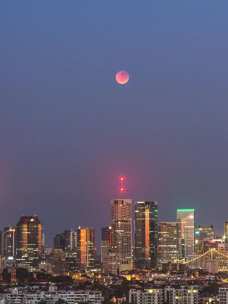 Contoh hasil potret bulan dengan rona merah. (Dok. the_tired_photography via Instagram)
