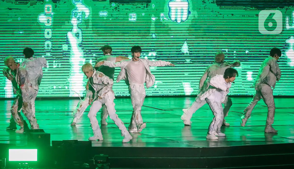 Pada rangkaian tur kali ini NCT 127 menghentak dengan lagu-lagu upbeat yang menguras tenaga. (Liputan6.com/Angga Yuniar)