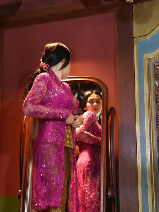 Bagi sebagian orang, pernikahan merupakan hal yang paling didambakan dalam hidupnya. Begitu juga dengan Vicky Shu yang ternyata sudah memiliki Wedding Dream sejak kecil, yakni menikah di Candi Borobudur. (Adrian Putra/Bintang.com)