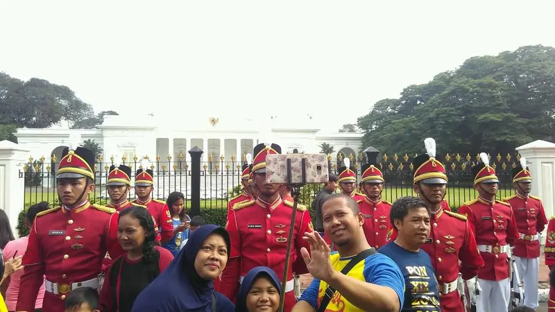 Serah terima jaga Istana