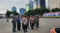 Kapolda Metro Jaya Irjen Pol Muhammad Fadil Imran dan Pangdam Jaya Mayjen TNI Dudung Abdurachman saat jumpa pers di Mapolda Metro Jaya. (Merdeka.com/Bachtiarudin Alam)