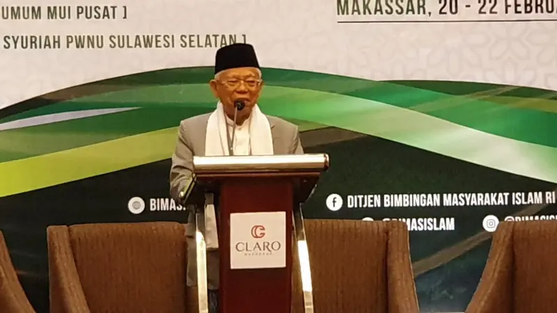 Cawapres nomor urut 01, Ma'ruf Amin saat  menghadiri acara dialog nasional keagamaan dan kebangsaan, di Makassar, Sulawesi Selatan. (Liputan6.com/Putu Merta Surya Putra)