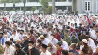 Suasana salat ied Idul Fitri di halaman Balai Kota Semarang tahun 2023. Foto: liputan6.com/felek wahyu&nbsp;