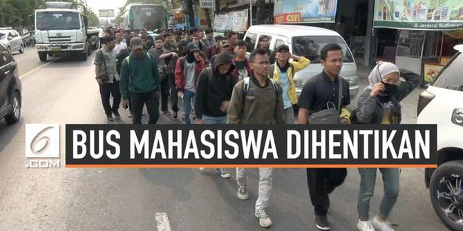 VIDEO: Hendak Demo di DPR, Bus Mahasiswa Disetop Polisi