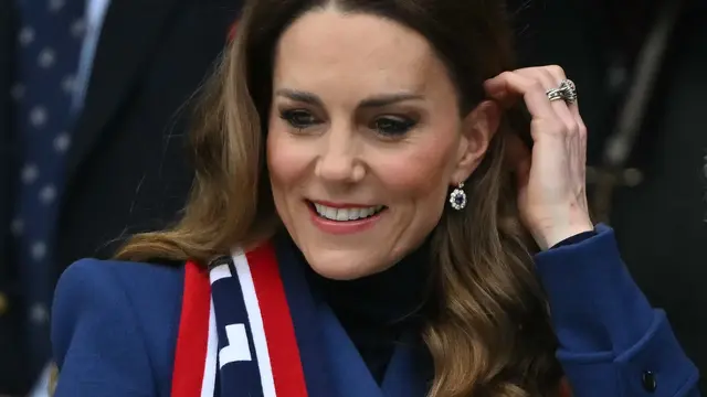 Gaya Kate Middleton Daur Ulang Mantel Lama, Tampil Perdana Usai Eks Pangeran Andrew Ditangkap