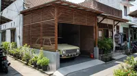7 Inspirasi Carport untuk Rumah Hook di Perkampungan, Fungsional, Modern, dan Anti-Sumpek