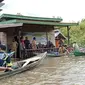 Pemerintah Desa Hanjalipan Kecamatan Kota Besi Kabupaten Kotawaringin Timur melaksanakan musyawarah rencana pembangunan desa dari atas perahu dampak dari banjir yang telah merendam desa tersebut selama dua pekan terakhir, Selasa (18/10/2022).