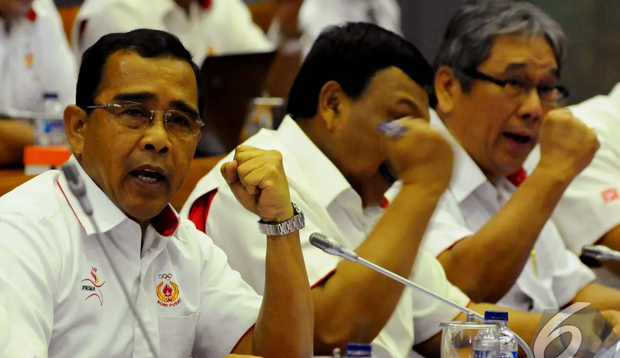 Ketua KONI Tono Suratman (kiri) saat menghadiri Rapat Dengar Pendapat bersama anggota Komisi X, Jakarta, Kamis (13/11/2014) (Liputan6.com/Andrian M Tunay)