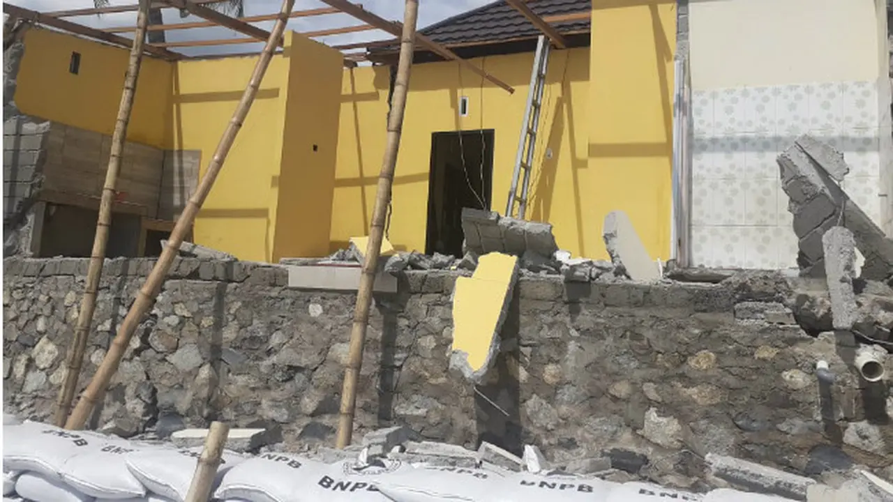 Gorontalo Dilanda Gelombang Tinggi, Rumah Warga di wilayah Pesisir Rusak Parah