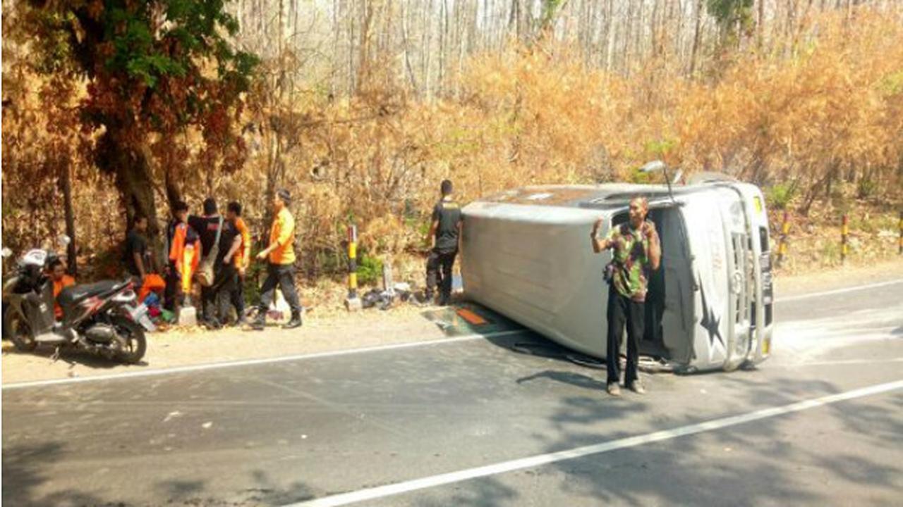 Mobil Sukarelawan Solo Menuju Lombok Kecelakaan di Ngawi