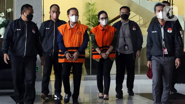 Diduga Terima Suap, Bupati Kapuas dan Istri Ditahan KPK