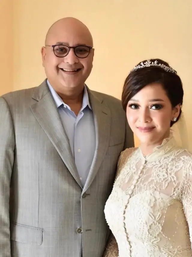 Maia Estianty dan Irwan Mussry Anniversary ke-5