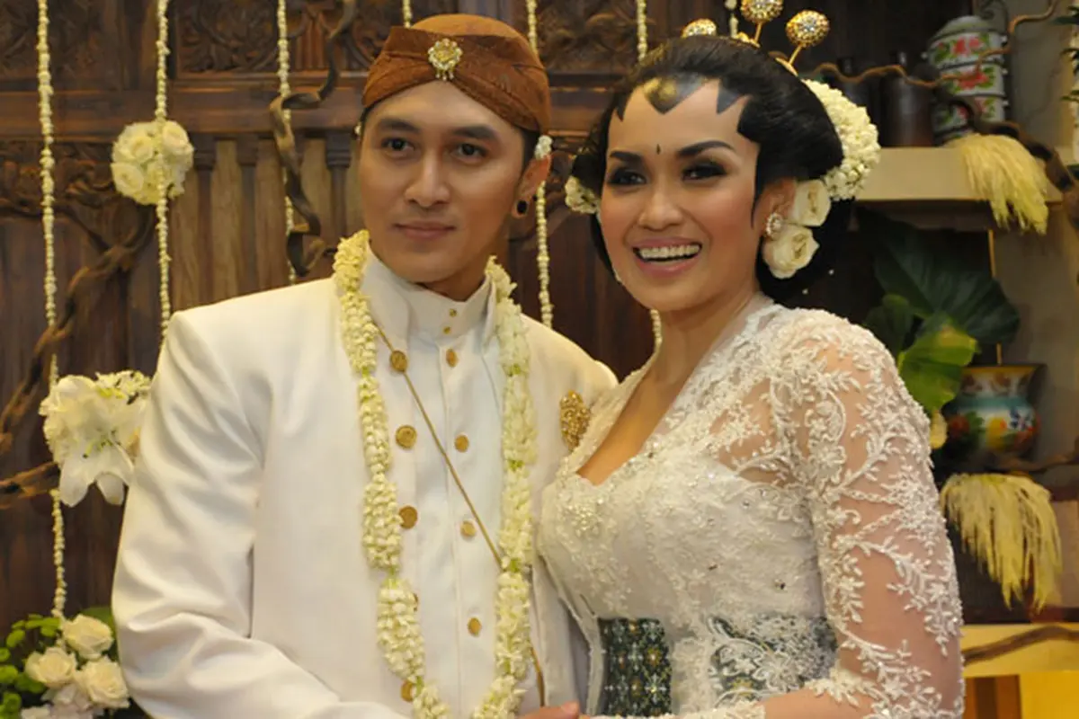 Demian-Sara Wijayanto Tunda Bulan Madu