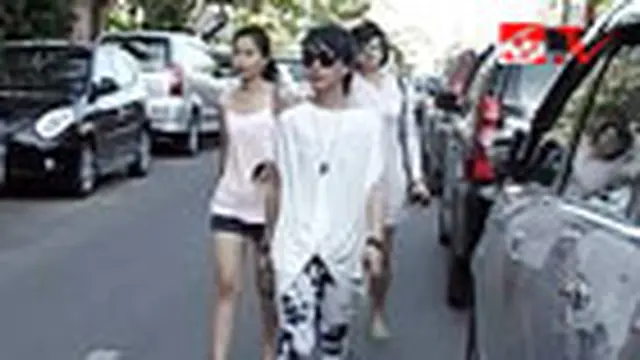 Astrid Sartiasari Jalan-jalan ke Bali