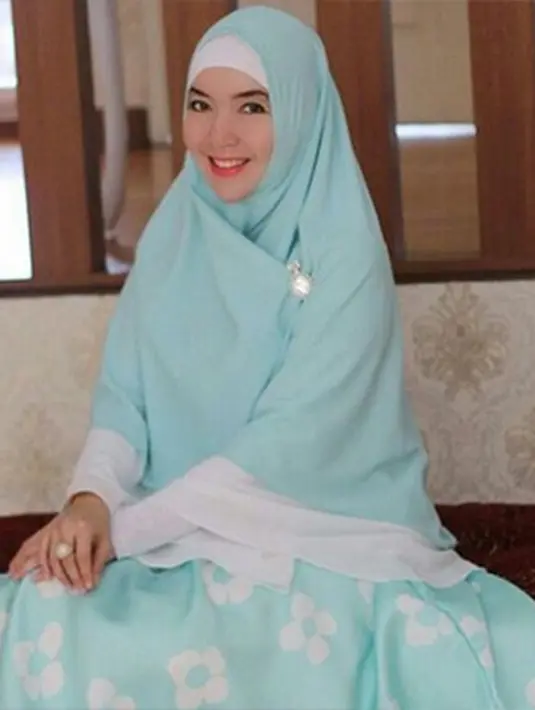 Seperti yang kita bayangkan, pemilik mata indah ini memang wanita yang sangat cantik. (Via Instagram/@rimaidris149)