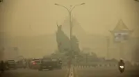 Bencana kabut asap pada 2015 lalu membuat 91 orang warga Riau menderita. Lima orang di antaranya meninggal dunia. (Liputan6.com/M Syukur)
