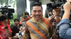 Wakil Ketua Komisi V DPR RI Michael Wattimena usai diperiksa Gedung KPK, Jakarta, Selasa (14/6/2016). Michael Wattimena diperiksa untuk tersangka Ahmad Hi Mustary. (Liputan6.com/Helmi Afandi)